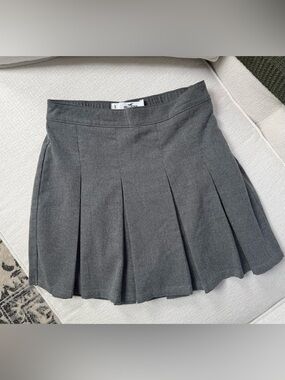 Hollister Gray Pleated Preppy/Skater Mini Skirt size small. #schoolgirl